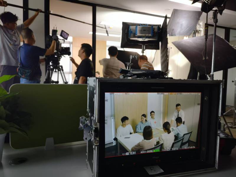 平乐县TVC拍摄公司：科技产品视觉化大师，诠释未来感与功能美学