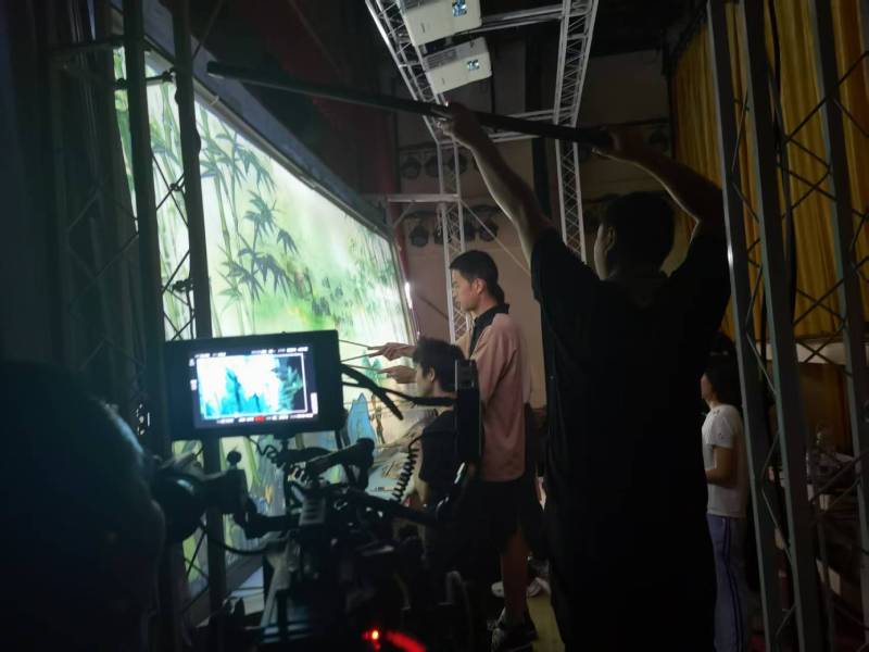 平乐县TVC拍摄公司：美妆时尚造梦师，雕琢细节中的高级质感